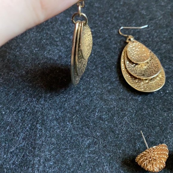 Golden various style vintage earrings lot - Picture 8 of 14